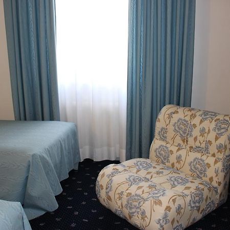Hotel Pinolo Gubbio Bagian luar foto