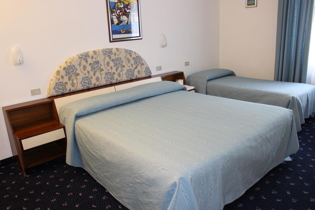 Hotel Pinolo Gubbio Bagian luar foto