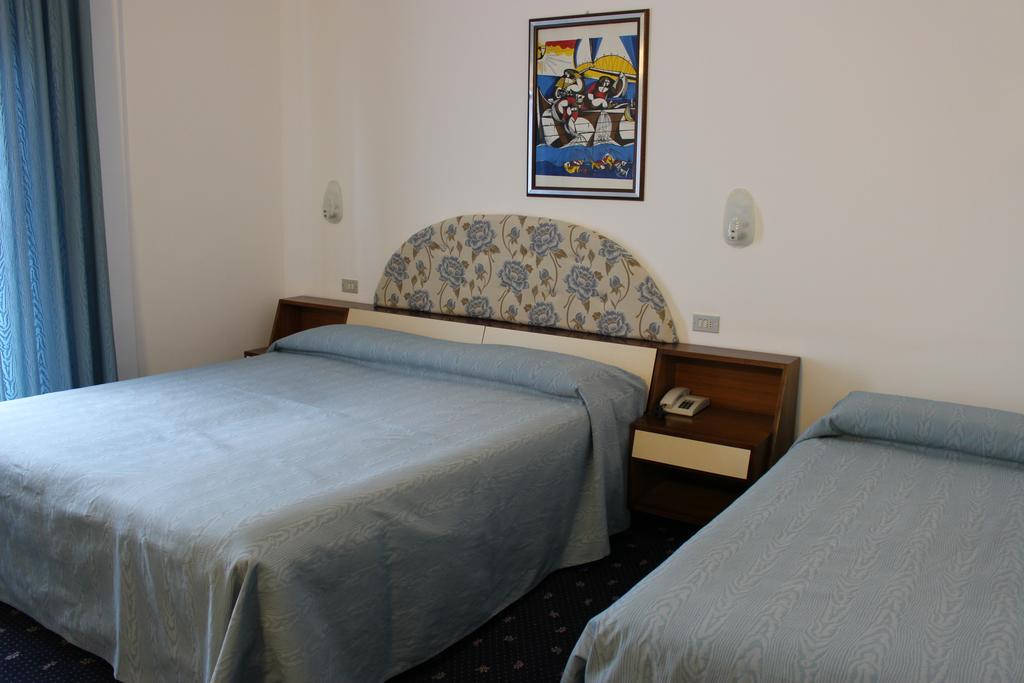Hotel Pinolo Gubbio Bagian luar foto
