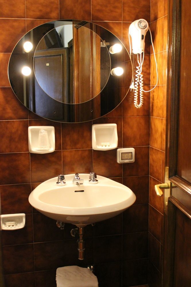 Hotel Pinolo Gubbio Bagian luar foto