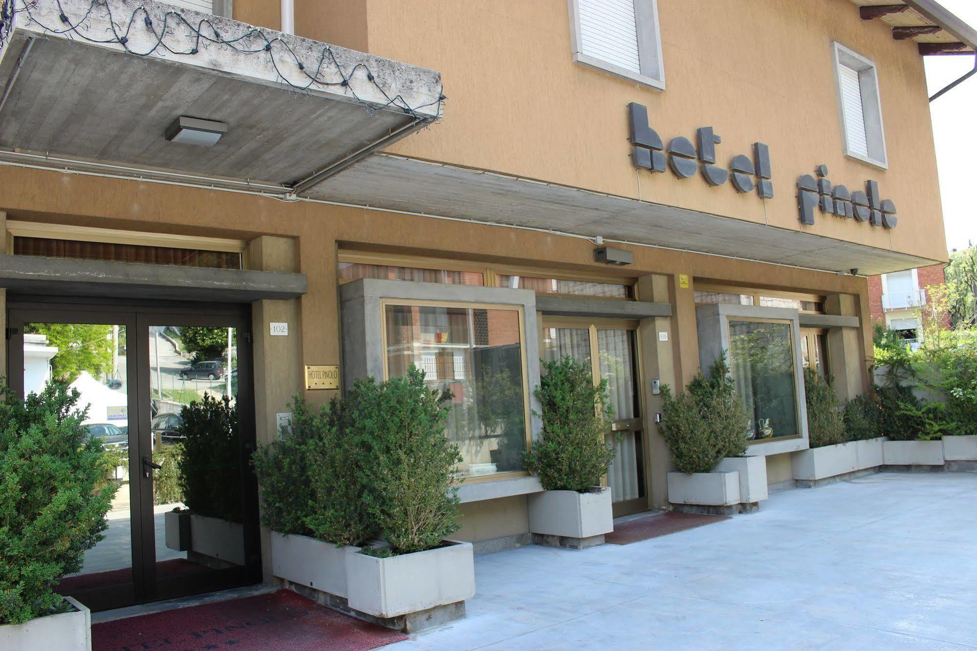 Hotel Pinolo Gubbio Bagian luar foto