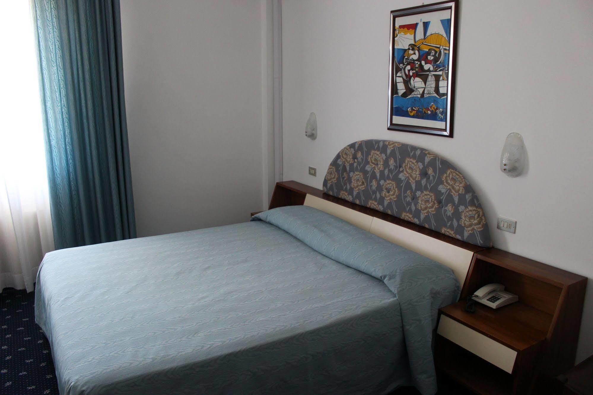 Hotel Pinolo Gubbio Bagian luar foto