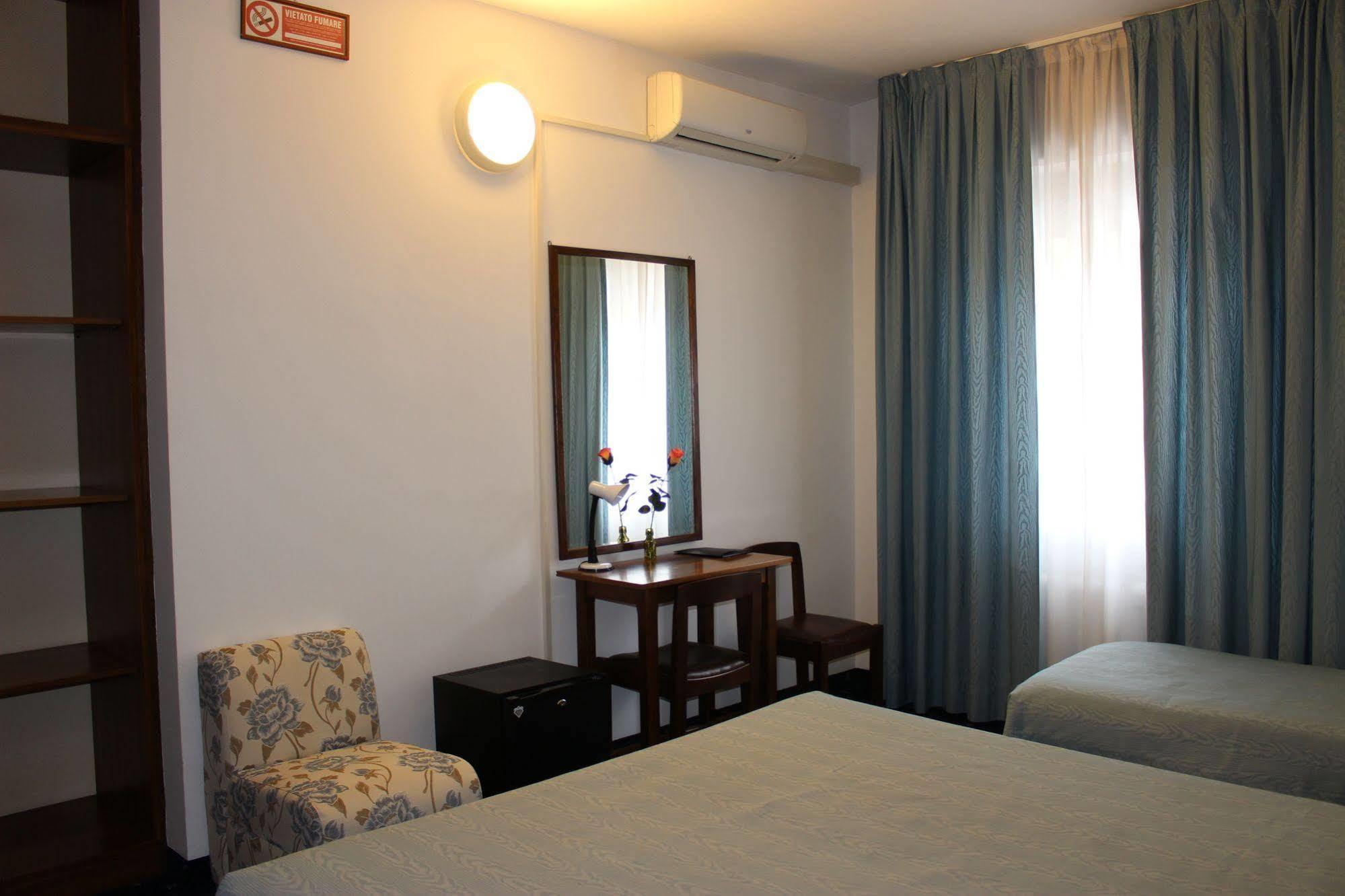 Hotel Pinolo Gubbio Bagian luar foto