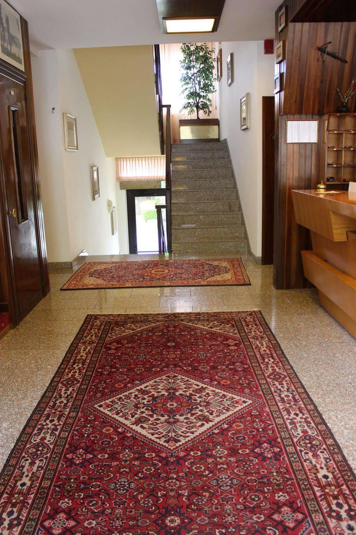 Hotel Pinolo Gubbio Bagian luar foto