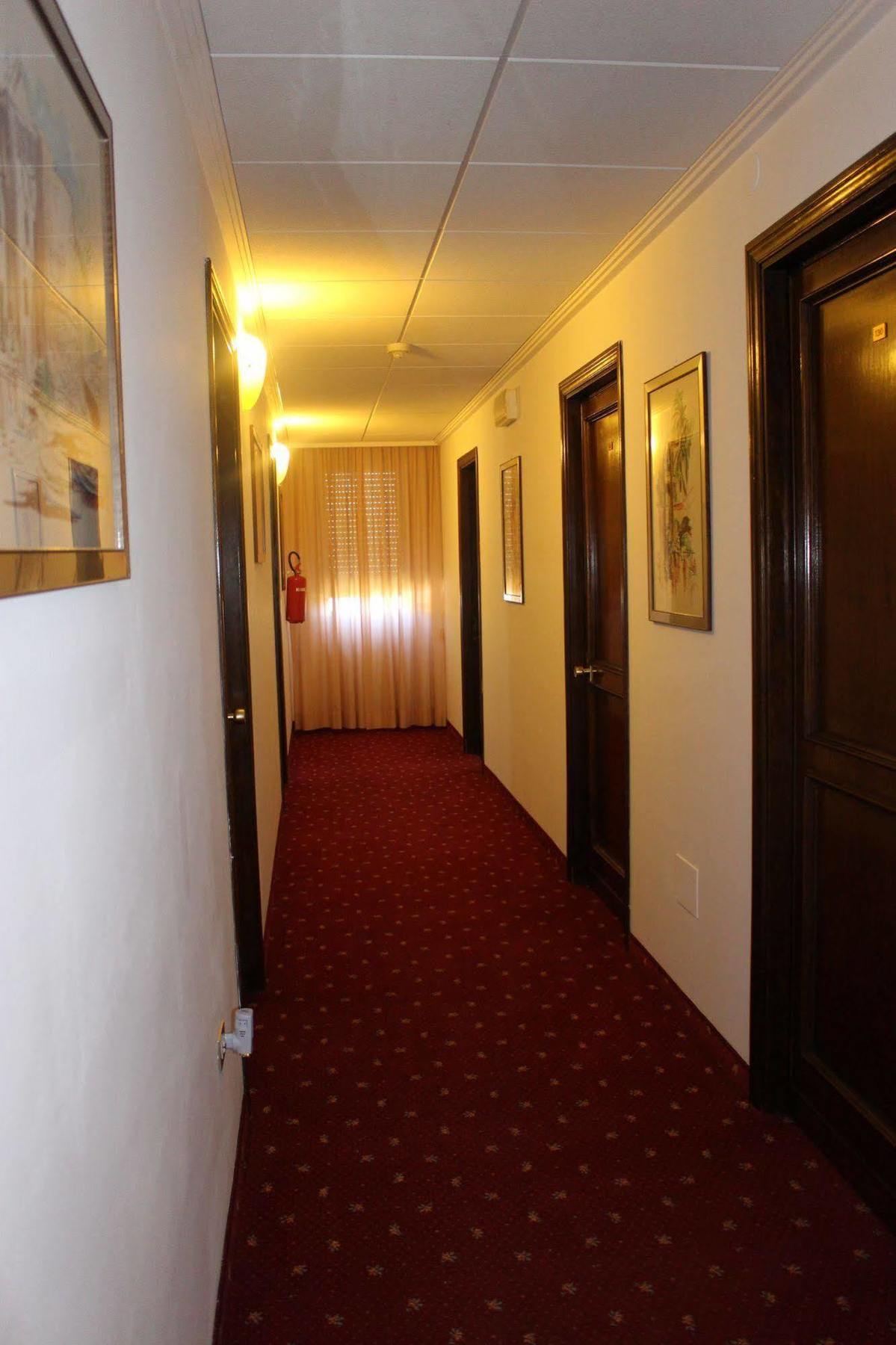 Hotel Pinolo Gubbio Bagian luar foto